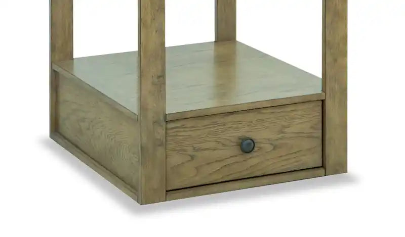 Table d'appoint traditionnelle en bois clair avec plateau en verre, rangement et étagère de 56 cm