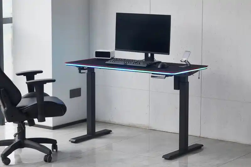 Bureau de gamer de 47" avec réglage électrique de la hauteur et éclairage RVB