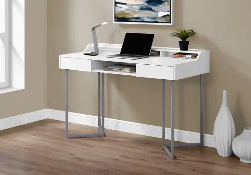 Bureau de 48 pouces avec 2 tiroirs et des casiers